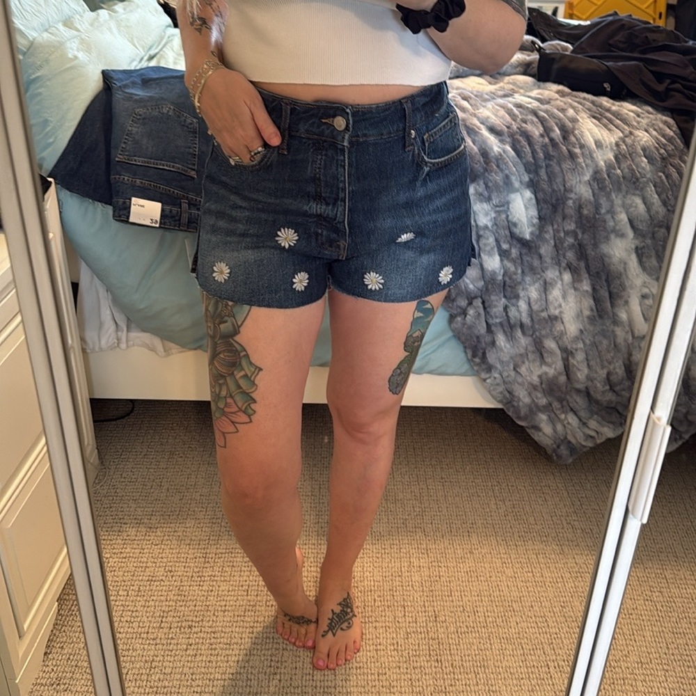 FOREVER 21 | Dark Blue Raw Hem Jean Shorts with Daisy Embroidery